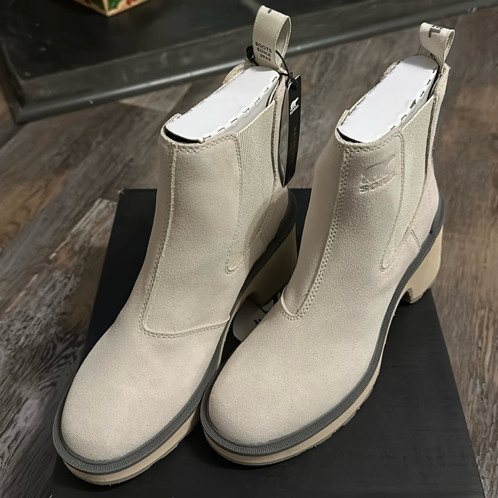 New Sorel Hi Line Chelsea Boots
